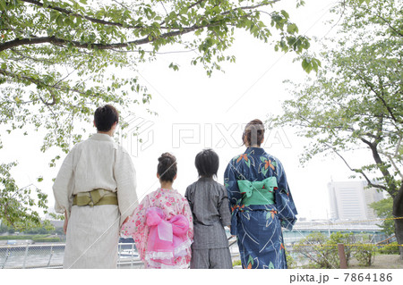 浴衣の家族 7864186