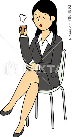 椅子に座ってコーヒーを飲むOL 7864992