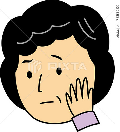 肌を気にする50代女性の顔 7865236