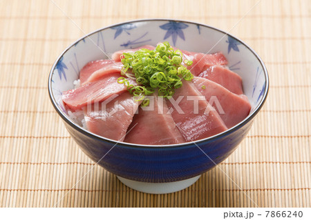 まぐろ丼 7866240