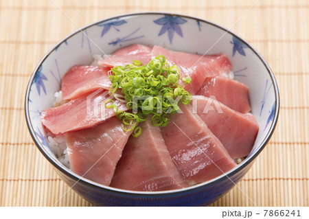 まぐろ丼 7866241