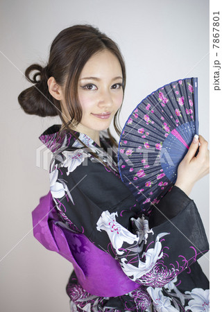 浴衣姿の女性　20代 7867801