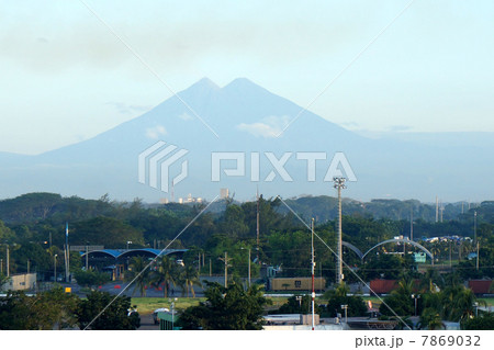 グアテマラのアグア火山 7869032