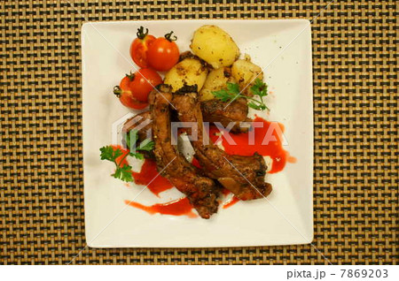 豚バックリブのロースト　アールグレイの香り　ブラッドオレンジのソースで 7869203