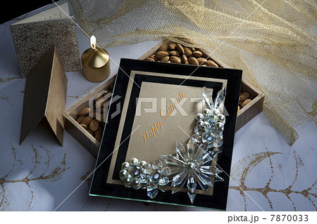 Box with nuts Box with nuts 7870033