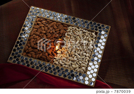Box with different nuts and a diya Box with different nuts and a diya 7870039