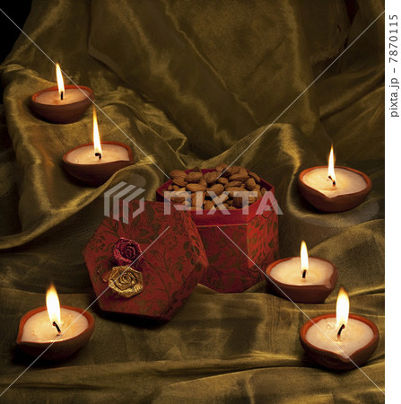Box with nuts and diyas Box with nuts and diyas 7870115