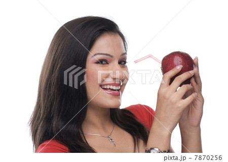 Woman holding an apple  7870256