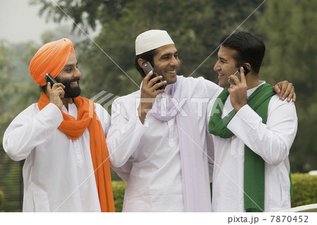 Men talking on mobile phones  7870452
