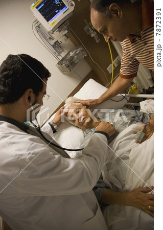 Doctor checking patient's heartbeat Doctor checking patient's heartbeat 7872391