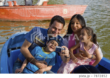 Family on a picnic  7872852