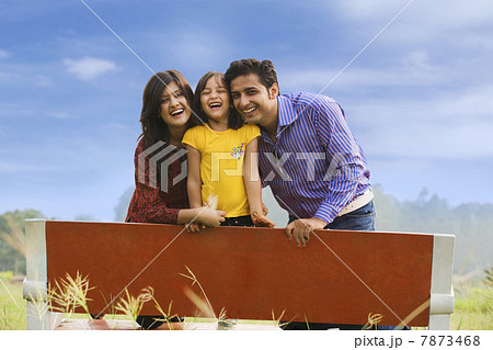 Family posing  7873468