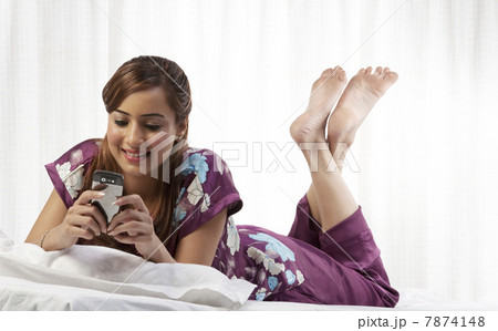 Woman looking at her cell phone  7874148