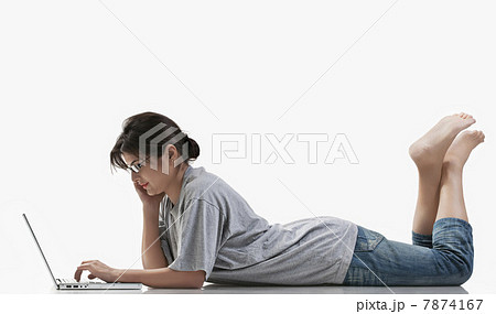 Woman working on a laptop  7874167