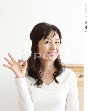 シニアの女性 7875687