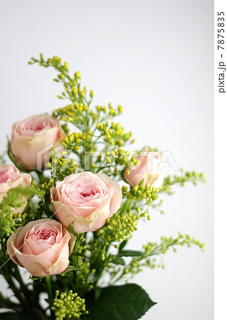 スプレーバラのフラワーアレンジ 7875835