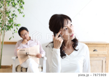 思い出す女性 7875909