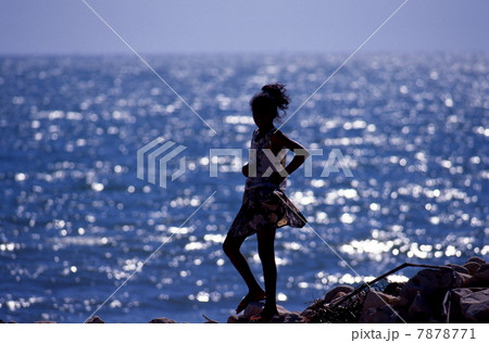水平線と少女 7878771