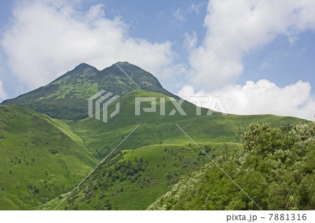 夏の由布山 7881316