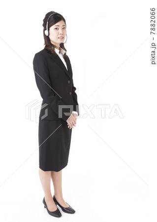 businesswoman standing 7882066