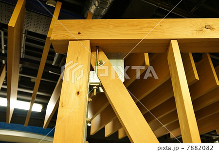 耐震補強・木造軸組構法(在来工法)の筋交・上部横位置 耐震補強・木造軸組構法(在来工法)の筋交・上部横位置 7882082