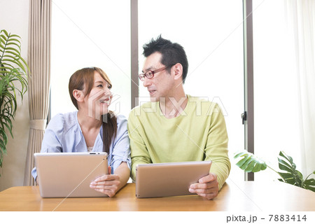 ミドル夫婦　タブレット 7883414