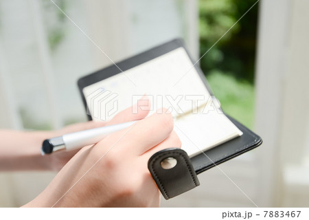 手帳に書く 7883467