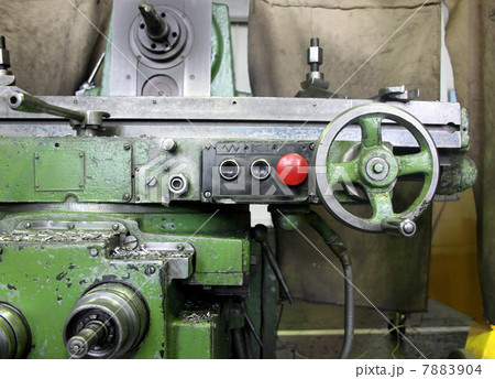 The milling machine tool The milling machine tool 7883904