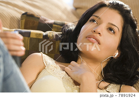 Woman Girl Listening To MP3 Music Player Woman Girl Listening To MP3 Music Player 7891924