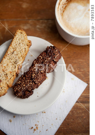 Biscotti and latte 7893583