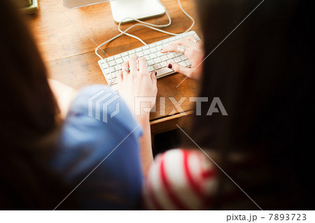 Two teenage girls using computer 7893723