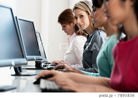 Businesswomen working at computers Businesswomen working at computers 7893836