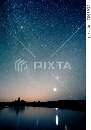 Starry sky at night, mono lake, california, usa 7893932
