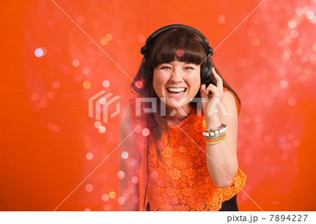 Portrait of young woman wearing headphones 7894227