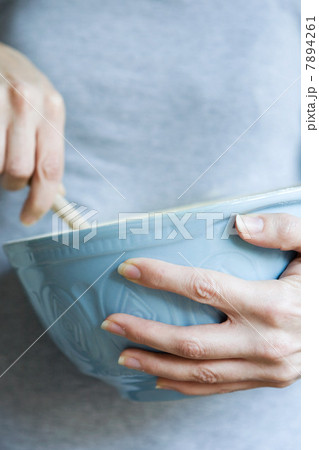 Woman with mixing bowl 7894261