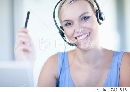 Businesswomen wearing headset at desk Businesswomen wearing headset at desk 7894318