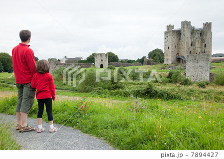 Father and daughter at Trim Castle, County Meath, Ireland 7894427
