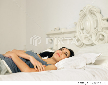 Young woman lying on bed 7894462