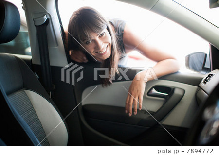 Woman leaning in car window 7894772