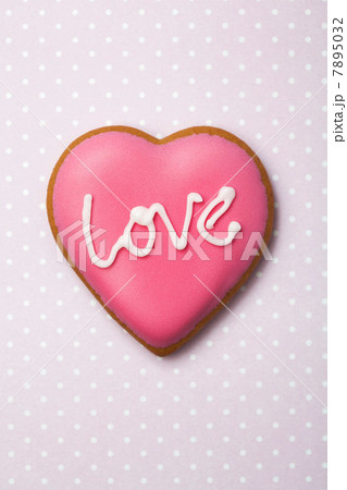 Decorated heart shaped cookie Decorated heart shaped cookie 7895032