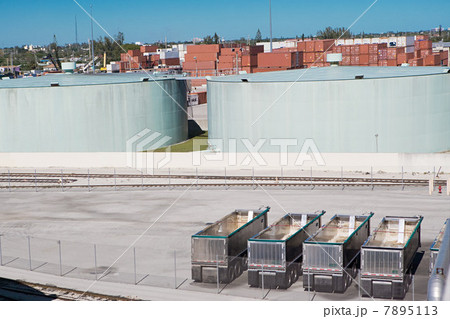 Cargo containers 7895113