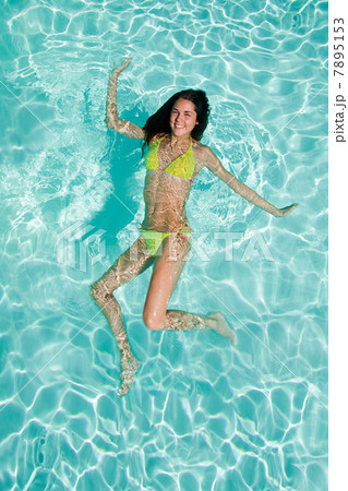 Young woman in swimming pool 7895153