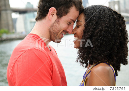 Couple face to face 7895765