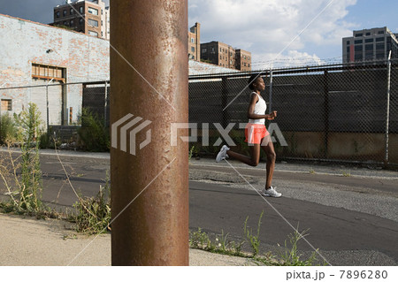 Woman running in brooklyn Woman running in brooklyn 7896280