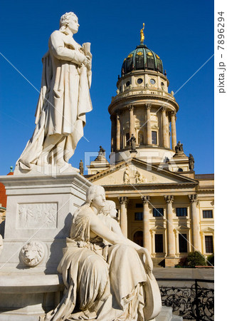 Statue of Fredrich Schiller and French Cathedral in Gendarmenmarkt, Berlin, Germany Statue of Fredrich Schiller and French Cathedral in Gendarmenmarkt, Berlin, Germany 7896294