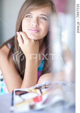 Teenage girl resting chin on hand 7897530