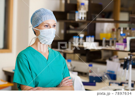 Female surgeon in scrubs 7897634