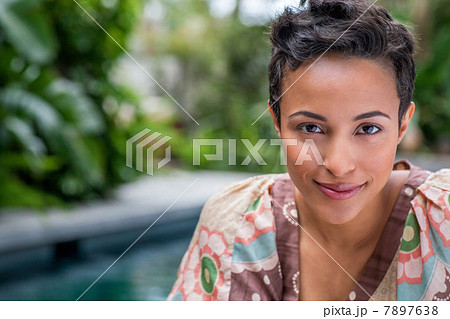 Portrait of woman looking at camera 7897638