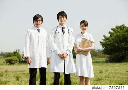 Male doctors and female nurse, portrait Male doctors and female nurse, portrait 7897833