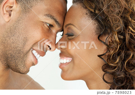 Young couple face to face 7898023